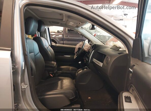 1C4NJCEB8HD166009 2017 JEEP COMPASS Gray Vista interior delantera