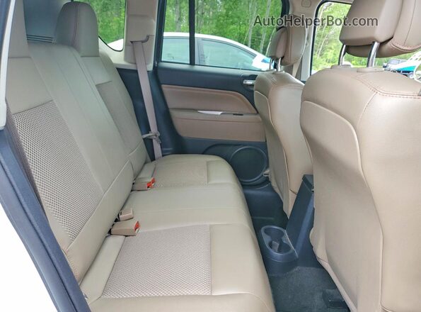 1C4NJDAB2GD792990 2016 JEEP COMPASS White Rear interior view