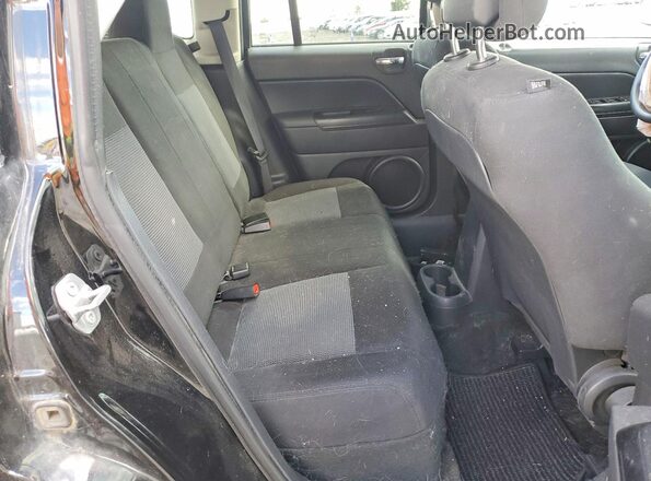 1C4NJDBB1GD519960 2016 JEEP COMPASS Black Rear interior view