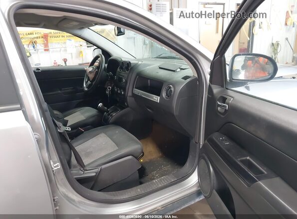 1C4NJDBB1GD662956 2016 JEEP COMPASS Silver 
