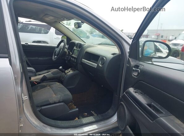 1C4NJDBB4GD670999 2016 JEEP COMPASS Silver Front interior view