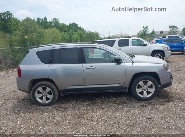 1C4NJDBB4GD670999 2016 JEEP COMPASS Silver Rear interior view