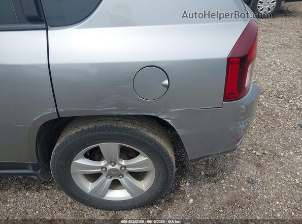 1C4NJDBB4GD670999 2016 JEEP COMPASS Silver Front view