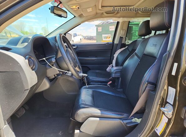1C4NJDBB5GD765734 2016 JEEP COMPASS Green Front interior view