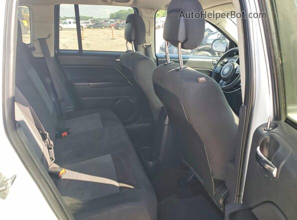 1C4NJDBB6GD551724 2016 JEEP COMPASS White Սալոնի հետևի տեսք