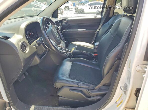 1C4NJDEB0GD635792 2016 JEEP COMPASS White Front interior view