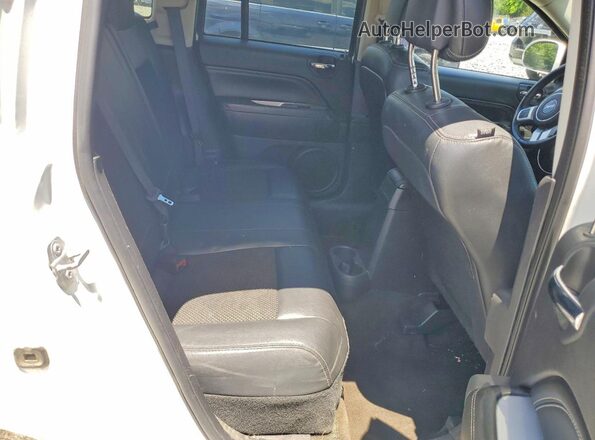 1C4NJDEB0GD635792 2016 JEEP COMPASS White Rear interior view