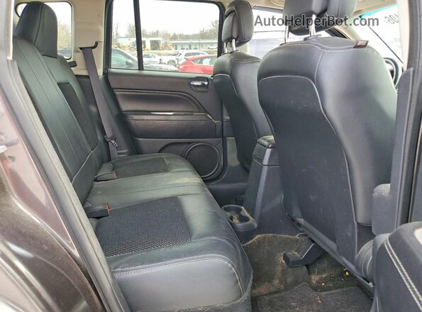 1C4NJDEB1GD718941 2016 JEEP COMPASS Charcoal Widok wnętrza z tyłu