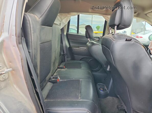 1C4NJDEB1HD171607 2017 JEEP COMPASS Silver Հետևի նստատեղերի տեսք