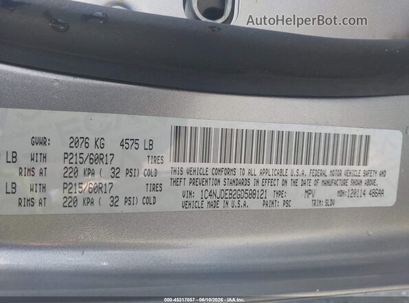 1C4NJDEB2GD588121 2016 JEEP COMPASS Silver Vista del compartimento del motor