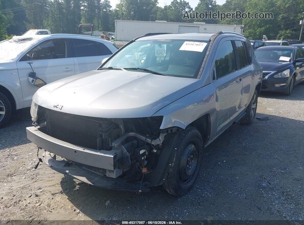 1C4NJDEB2GD588121 2016 JEEP COMPASS Silver Vista tres cuartos delantera izquierda