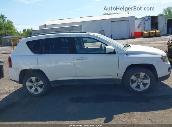 1C4NJDEB3GD810469 2016 JEEP COMPASS Белый Вид задней части салона
