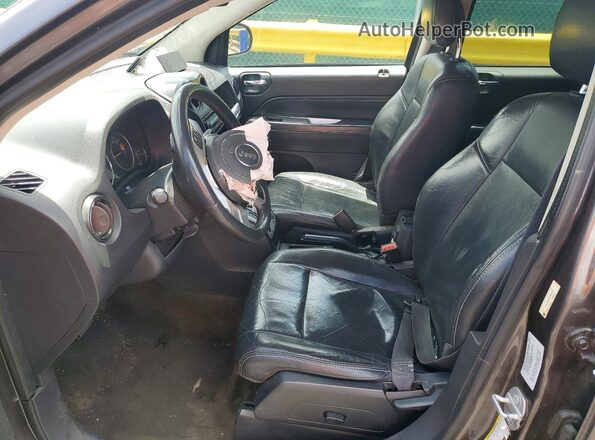 1C4NJDEB5GD559325 2016 JEEP COMPASS Gray Front interior view