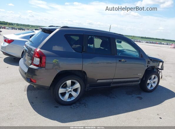1C4NJDEB5GD671638 2016 JEEP COMPASS Gray Widok wnętrza z tyłu