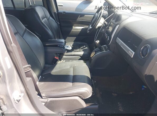 1C4NJDEB8HD126437 2017 JEEP COMPASS Silver Widok wnętrza z przodu