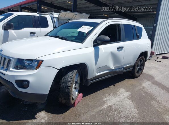 1C4NJDEB8HD168199 2017 JEEP COMPASS White Widok z przodu