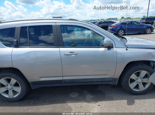 1C4NJDEBXGD686748 2016 JEEP COMPASS Серебряный Вид задней части салона