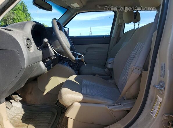 1C4NJPAA4HD187623 2017 JEEP PATRIOT Желто-коричневый Вид салона спереди