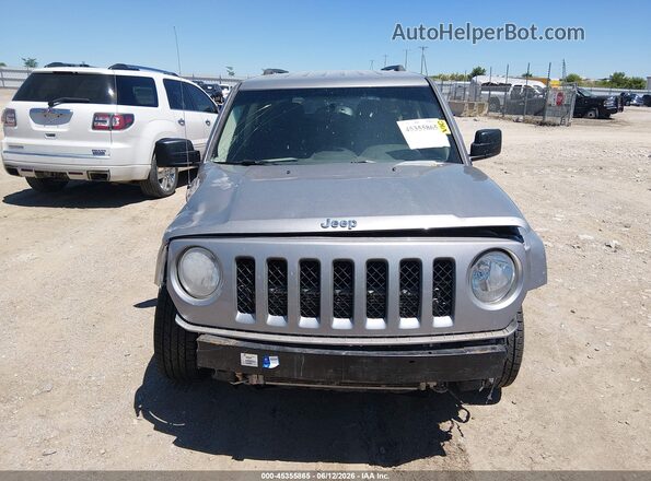 1C4NJPBA0GD732388 2016 JEEP PATRIOT Silver Widok wnętrza z tyłu