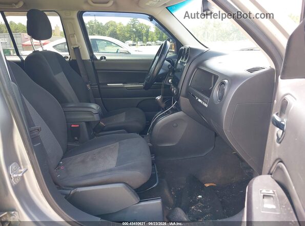 1C4NJPBA2GD734823 2016 JEEP PATRIOT Серый Вид салона спереди