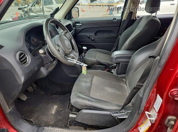1C4NJPBA3GD536252 2016 JEEP PATRIOT Red Widok wnętrza z przodu