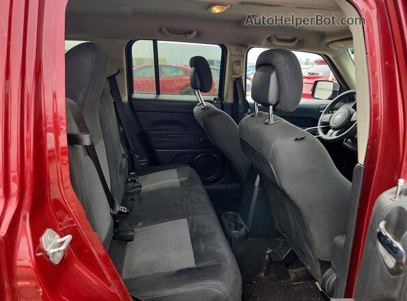 1C4NJPBA3GD536252 2016 JEEP PATRIOT Red Widok wnętrza z tyłu