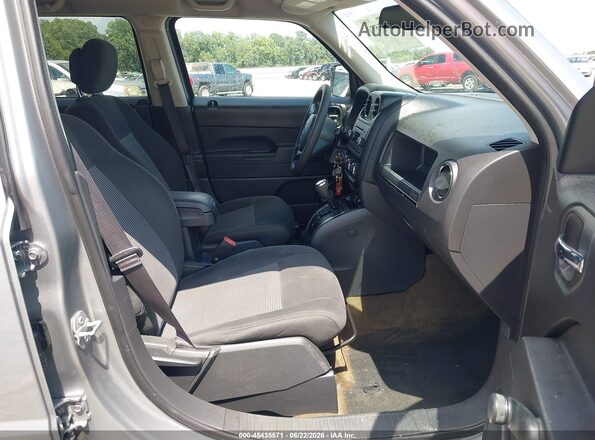 1C4NJPBA3GD783562 2016 JEEP PATRIOT Silver Front interior view