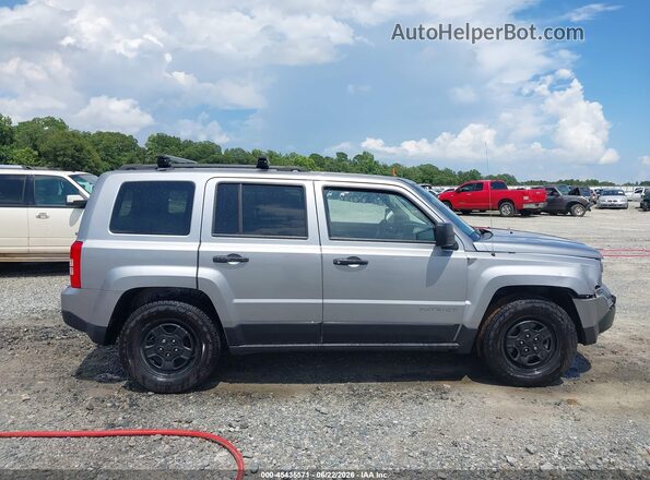 1C4NJPBA3GD783562 2016 JEEP PATRIOT Silver Rear interior view
