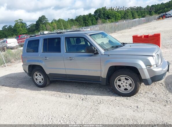 1C4NJPBA3HD115679 2017 JEEP PATRIOT Silver Вид задньої частини салону