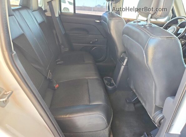 1C4NJPBA5GD787967 2016 JEEP PATRIOT White Вид задньої частини салону