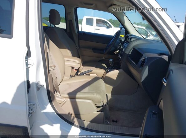 1C4NJPBA5HD148991 2017 JEEP PATRIOT White Front interior view