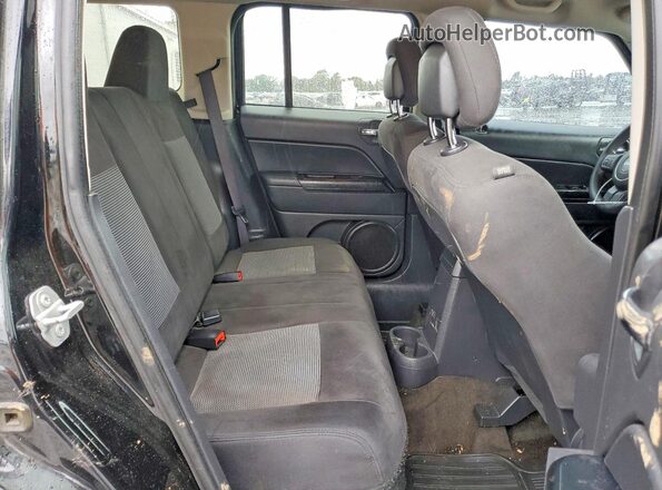 1C4NJPBA6GD744738 2016 JEEP PATRIOT Black Вид задньої частини салону