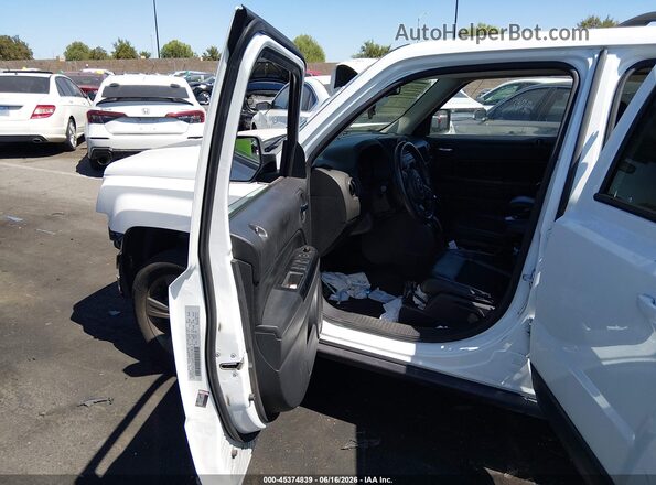 1C4NJPBA7GD803795 2016 JEEP PATRIOT Белый Вид салона спереди