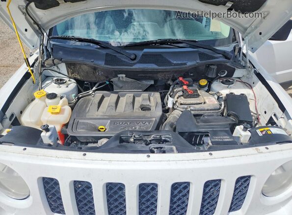 1C4NJPBA8GD787266 2016 JEEP PATRIOT Белый Вид задней части салона