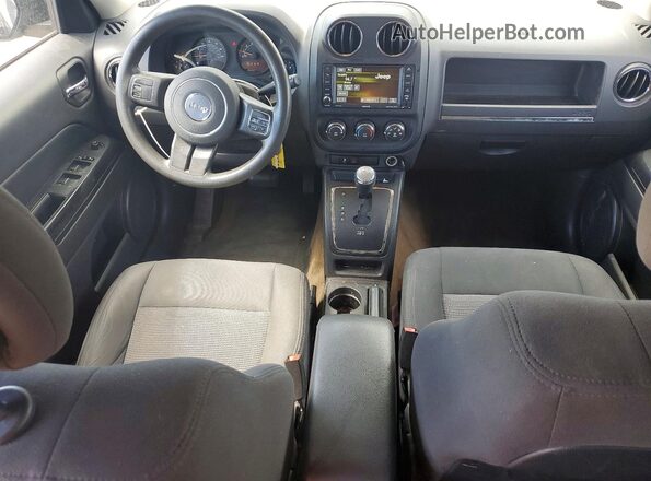 1C4NJPBA8HD156485 2017 JEEP PATRIOT Черный Вид панели приборов