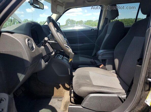 1C4NJPBA8HD156485 2017 JEEP PATRIOT Черный Вид салона спереди