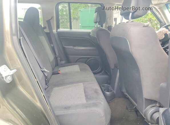 1C4NJPBA9GD604246 2016 JEEP PATRIOT Green Հետևի նստատեղերի տեսք