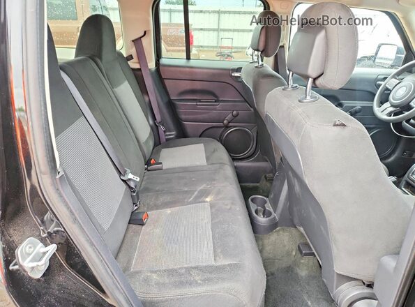 1C4NJPBA9GD799975 2016 JEEP PATRIOT Black Вид задньої частини салону