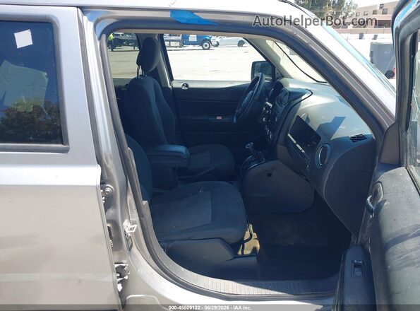 1C4NJPBAXGD669817 2016 JEEP PATRIOT Gray წინა სალონის ხედი