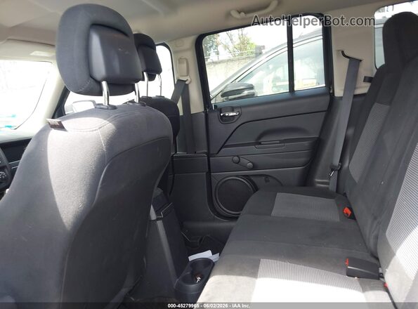 1C4NJPBB3GD569700 2016 JEEP PATRIOT Green Սալոնի հետևի տեսք