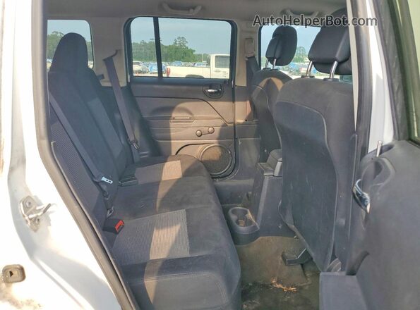 1C4NJPBB3GD698987 2016 JEEP PATRIOT White უკანა სალონის ხედი