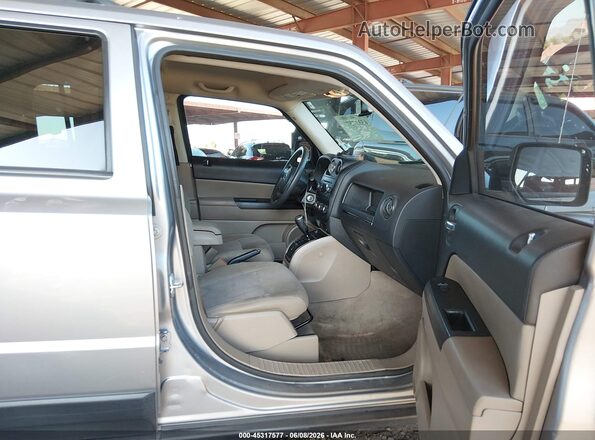 1C4NJPBB3HD173400 2017 JEEP PATRIOT Silver წინა სალონის ხედი