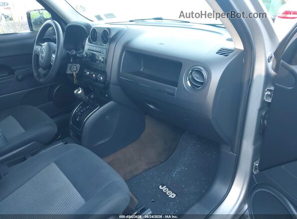 1C4NJPBB5GD575787 2016 JEEP PATRIOT Silver წინა სალონის ხედი
