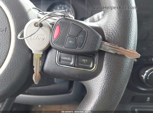 1C4NJPBB5GD622980 2016 JEEP PATRIOT Silver Dashboard view
