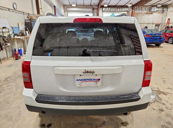 1C4NJPBB7GD527238 2016 JEEP PATRIOT White Rear view