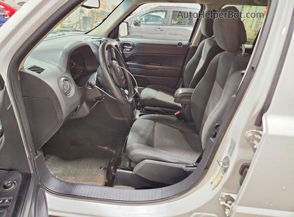 1C4NJPBB7GD527238 2016 JEEP PATRIOT White Front interior view