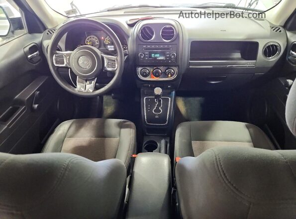 1C4NJPBB8GD681957 2016 JEEP PATRIOT Серебряный Вид панели приборов