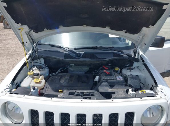 1C4NJPBB9GD809381 2016 JEEP PATRIOT White უკანა ხედი