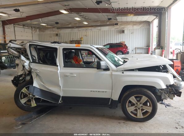 1C4NJPFA2HD158680 2017 JEEP PATRIOT White Вид задньої частини салону