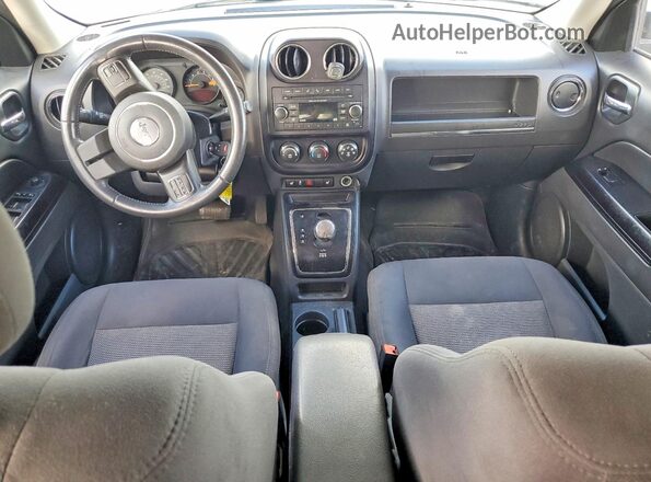 1C4NJPFAXGD698115 2016 JEEP PATRIOT Silver Вид панелі приладів
